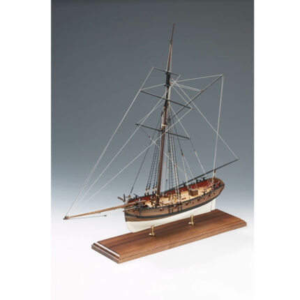 MAQUETTE BATEAU EN BOIS : HM CUTTER LADY NELSON - Amati